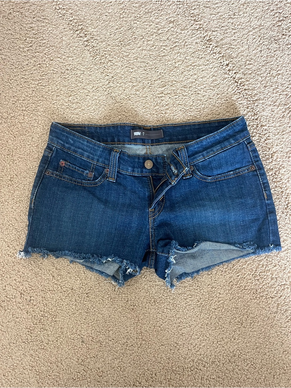 Levi's low rise blue denim shorts size 7